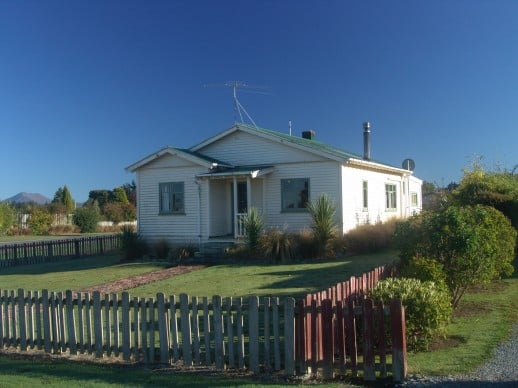 NZ Fly Fishing Expeditions - Southland Homestay house (3 mins from the Oreti River) Southland Fly Fishing
