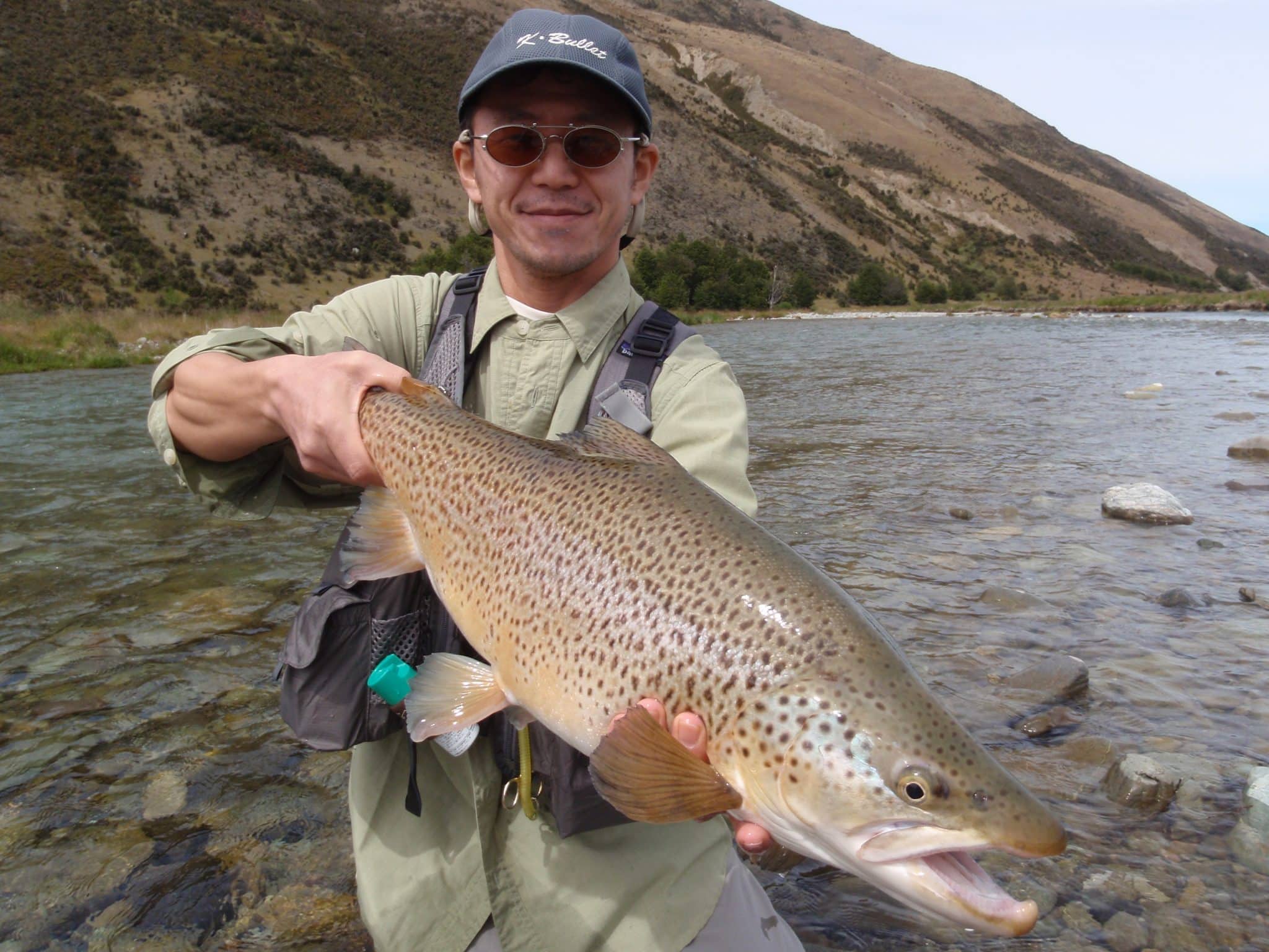 Fly fishing for trophy trout near Queenstown New Zealand Fly Fishing